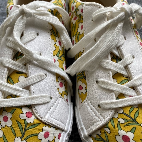 RESTRICTED White Floral Print Canvas Lace Sneakers Size 9.5 - Picture 14 of 15